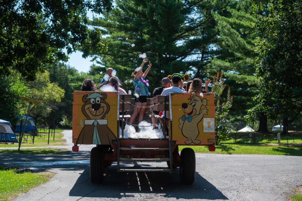 Yogi Bear'S Jellystone Park Camp-Resort Wisconsin Dells Lake Delton Exterior photo